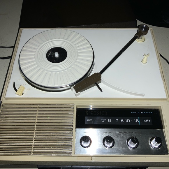 VTG 70’s ZENITH RADIO & VINYL RECORD PLAYER. COLLECTORS ITEM. WORKING. - Picture 3 of 8